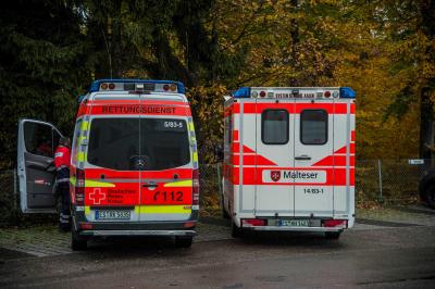 Ostfildern-Ruit: Defekte Lampe loest Grosseinsatz an Medius Klinik aus - 121 Einsatzkraefte im Einsatz